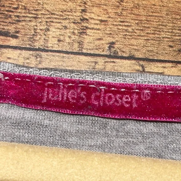 🔥 SOLD🔥Julie's Closet Paris top - Picture 3 of 4
